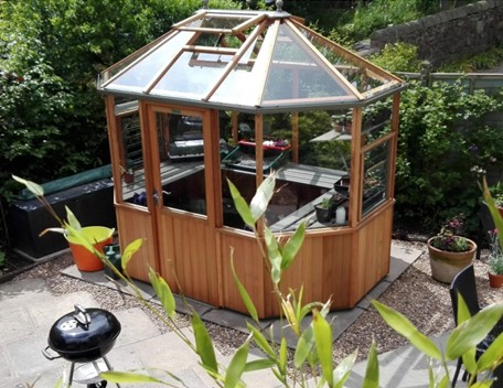 <strong>Evolution OCTAGONAL 6x9:</strong> 6ft 6in (1960mm) deep x 9ft 2in (2800mm) wide octagonal model with hinged door. You can upgrade to a double door on this model.