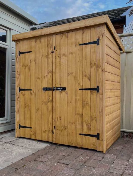 Double doors, bolt lock