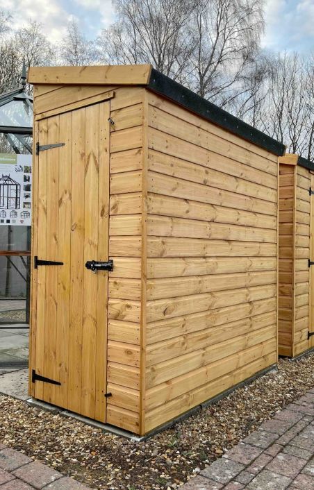 Single door, bolt lock