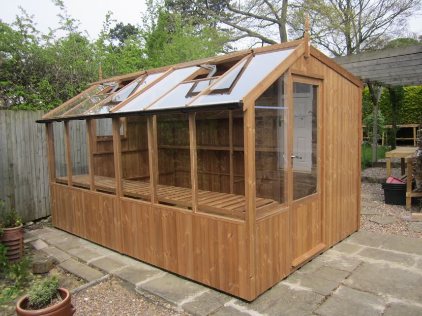 Rook 8ft 9in x 12ft 7in