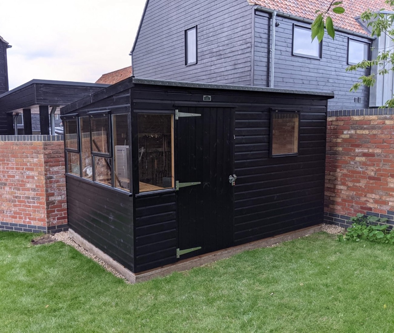Saffron Potting shed 8ft x 6ft (2.4m x 1.8m) with 6ft (1.8m) shed section in black wood stain