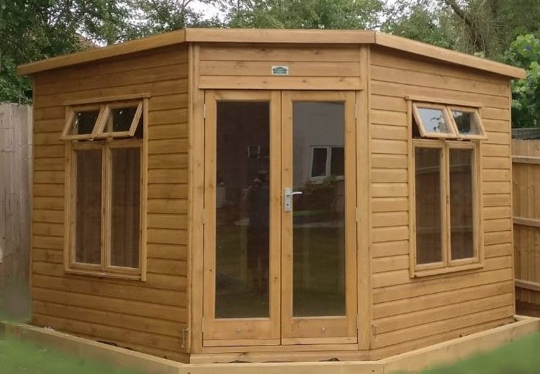 10ft x 10ft (3m x 3m). Contemporary