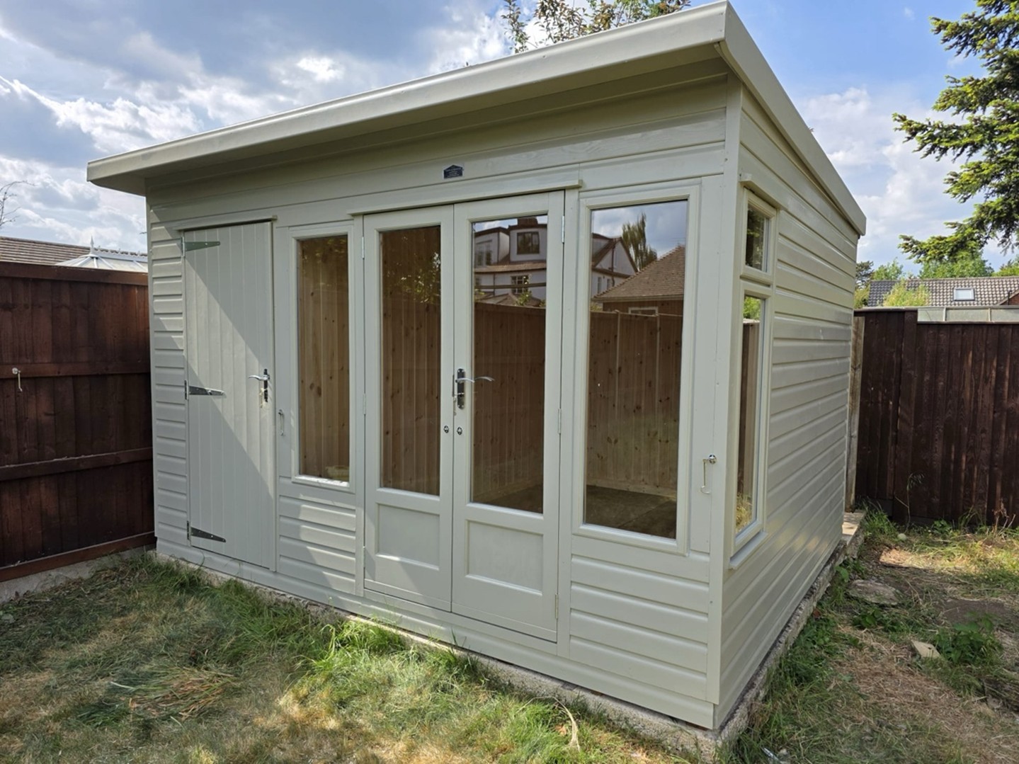 Ely Garden Room 8ft x 8ft (2.4m x 2.4m) with 4ft (1.2m) optional shed section. Insulated and then lined with tongue & groove boards inside. Optional side window with top opening vent and exterior paint finish.